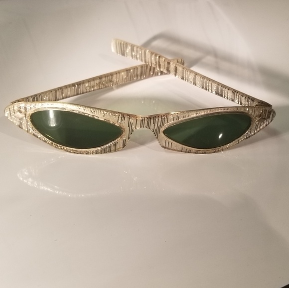 Claire McCardell Accessories - Vintage Claire McCardell Cat-eye Sun Glasses